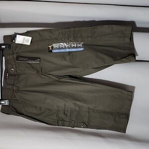 Lee relaxed fit size 8 petite moss green skimmers